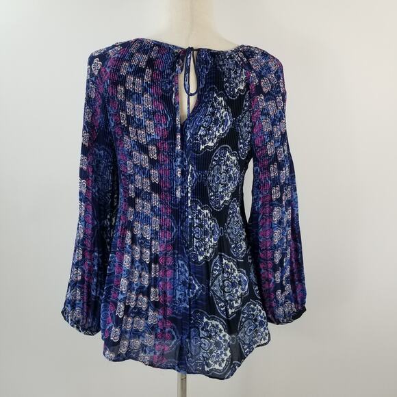 Melissa Paige Blue Pink Accordion Pleated Boho Top Tie Neck Button Cuff Size MP - Picture 4 of 5